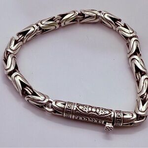 Men’s 925 pure silver bracelet. 20cm diameter. 26g weight. Absolutely gorgeous.